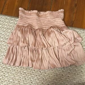 pants store pink skirt-
-great condition
-silky material 
-scrunched waistband